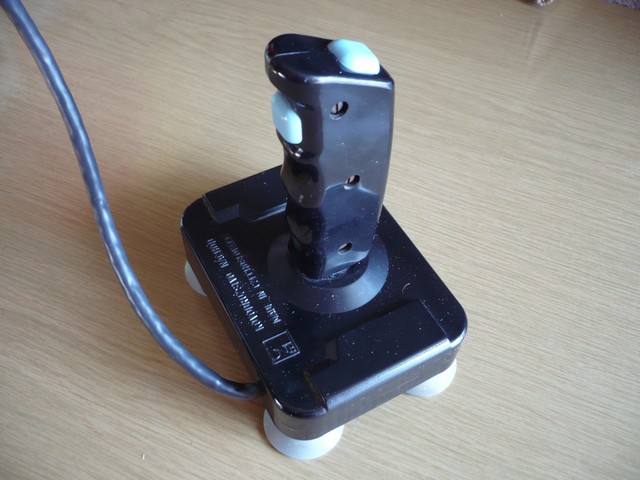 ovladac_joystick_kovodruzstvonachod_modry_spod.jpg, 65 kB