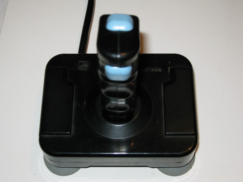 ovladac_joystick_kovodruzstvonachod_modrytlacitko_pred.jpg, 61 kB